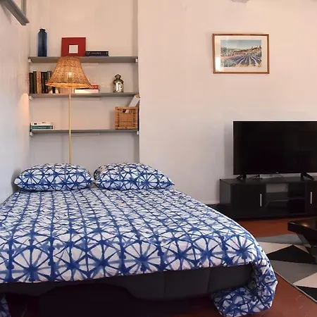 Апартаменты Lovely Flat In The Heart Of The Medieval