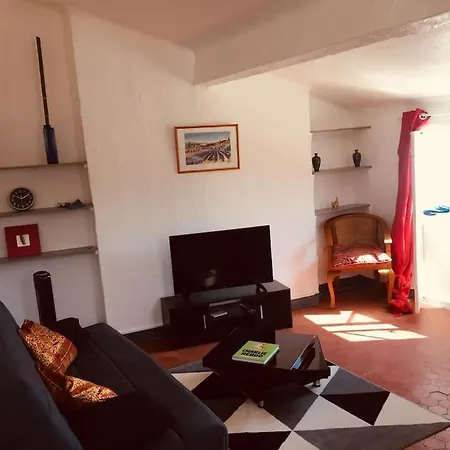 Апартаменты Lovely Flat In The Heart Of The Medieval