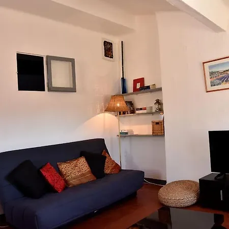 Lovely Flat In The Heart Of The Medieval Апартаменты *