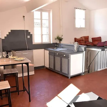 Lovely Flat In The Heart Of The Medieval Appartamento Hyères