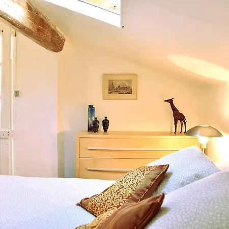 Lovely Flat In The Heart Of The Medieval Апартаменты Йер